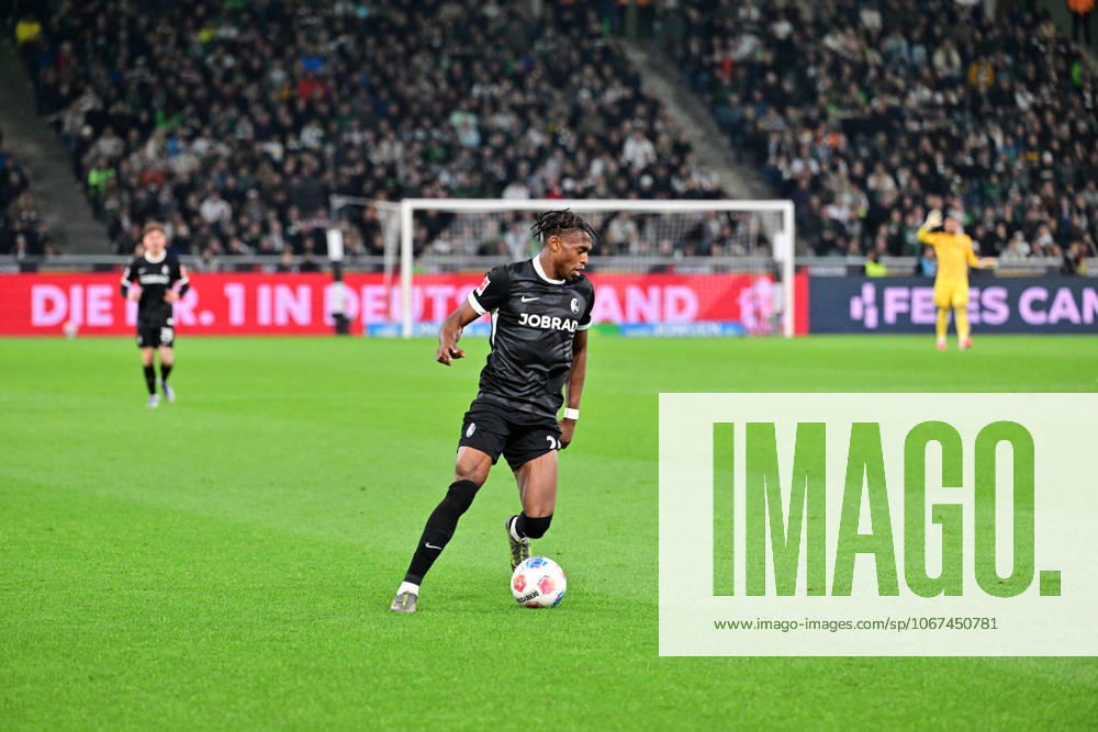 Moenchengladbach Football, Men, Season 2025 2026, Borussia Moenchengladbach vs SC Freiburg Junior Adamu Freiburg DFL regulations prohibit any use of photographs as image sequences and or quasi video Borussia Park NRW Germany