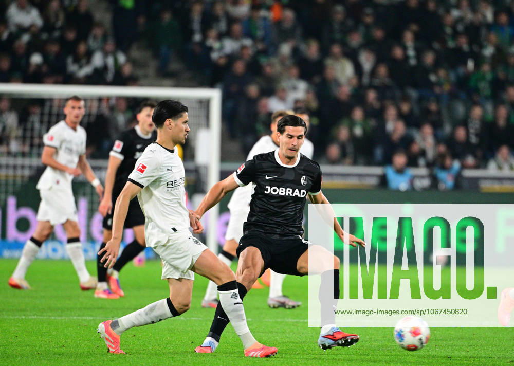 Moenchengladbach Football, Men, Season 2025 2026, Borussia Moenchengladbach vs SC Freiburg duel between v li Kevin Diks Gladbach , Igor Matanovic Freiburg DFL regulations prohibit any use of photographs as image sequences and or quasi video Borussia Park NRW Germany