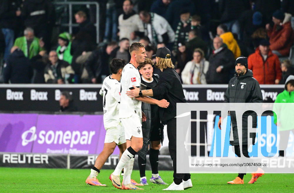 Moenchengladbach Football, Men, Season 2025 2026, Borussia Moenchengladbach vs SC Freiburg Eugen Polanski Interim coach Gladbach, re after final whistle with Jan Urbich Gladbach, li DFL regulations prohibit any use of photographs as image sequences and or quasi video Borussia Park NRW Germany
