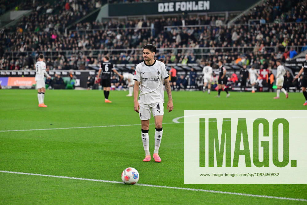 Moenchengladbach Football, Men, Season 2025 2026, Borussia Moenchengladbach vs SC Freiburg Kevin Diks Gladbach DFL regulations prohibit any use of photographs as image sequences and or quasi video Borussia Park NRW Germany