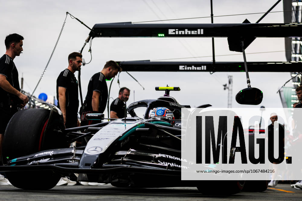 Andrea Kimi Antonelli of Italy and Mercedes-AMG PETRONAS F1 Team during Free Practice 3 Formula One Singapore Grand Prix. Singapore Singapore - ZUMAs197 20251004_aaa_s197_1258