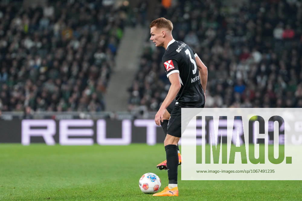 Philipp Lienhart SC Freiburg, 03 on the ball , Germany, Soccer, 1 Bundesliga, Matchday 6, 2025 2026, Borussia Mönchengladbach vs SC Freiburg, 05 10 2025, BORUSSIA PARK, Mönchengladbach, Germany DFL REGULATIONS PROHIBIT ANY USE OF PHOTOGRAPHS AS IMAGE SEQUENCES AND OR QUASI VIDEO Mönchengladbach BORUSSIA PARK North Rhine-Westphalia Germany