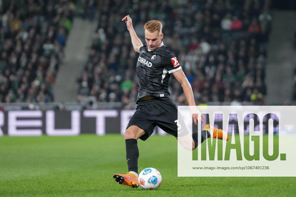 Philipp Lienhart SC Freiburg, 03 on the ball , Germany, Soccer, 1 Bundesliga, Matchday 6, 2025 2026, Borussia Mönchengladbach vs SC Freiburg, 05 10 2025, BORUSSIA PARK, Mönchengladbach, Germany DFL REGULATIONS PROHIBIT ANY USE OF PHOTOGRAPHS AS IMAGE SEQUENCES AND OR QUASI VIDEO Mönchengladbach BORUSSIA PARK North Rhine-Westphalia Germany