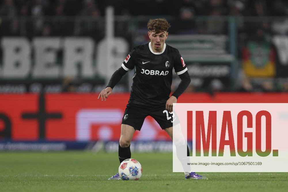 Philipp Treu (SC Freiburg) in Aktion, am Ball, Einzelaktion waehrend des spiels der Bundesliga zwischen Borussia Mönchengladbach und Club Freiburg, Stadion im Borussia-Park am 05. October 2025 in Mönchengladbach, Deutschland. (Foto von Oliver Kaelke DeFodi Images) +++ Philipp Treu (SC Freiburg) controls the ball during the Bundesliga match between Borussia Mönchengladbach and Sport-Club Freiburg at Stadion im Borussia-Park on October 5, 2025 in Mönchengladbach, Germany. (Photo by Oliver Kaelke DeFodi Images) DFL regulations prohibit any use of photographs as image sequences and or quasi-video. (Photo by Oliver Kaelke DeFodi Images) Philipp Treu SC Freiburg in action, on the ball, single action during the Bundesliga match between Borussia Mönchengladbach and Sport Club Freiburg, Stadion im Borussia Park on October 05 2025 in Mönchengladbach, Germany Photo by Oliver Kaelke DeFodi Images Philipp Treu SC Freiburg controls the ball during the Bundesliga match between Borussia Mönchengladbach and Sport Club Freiburg at Stadion im Borussia Park on October 5, 2025 in Mönchengladbach, Germany Photo by Oliver Kaelke DeFodi Images DFL regulations prohibit any use of photographs as image sequences and or quasi video Photo by Oliver Kaelke DeFodi Images
