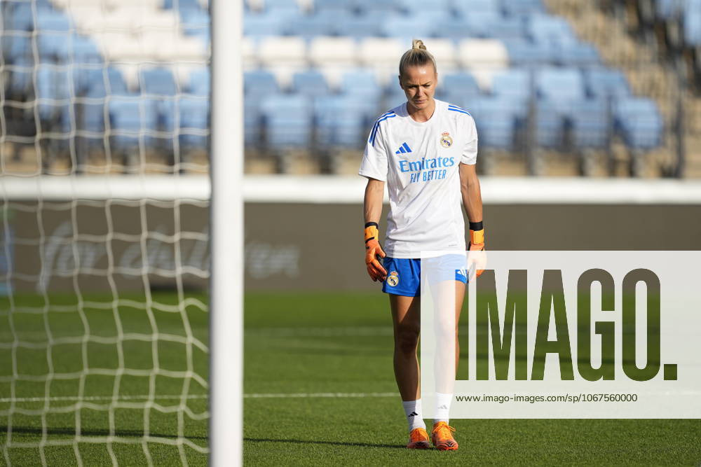 Merle Frohms of Real Madrid CF warms up during the UEFA WomenÃ¢â‚¬â ¢s Champions League 2025 26 League Phase MD1, football match played between Real Madrid CF and AS Roma at Alfredo Di Stefano stadium on October 08, 2025, in Valdebebas, Madrid, Spain. Valdebebas Spain - ZUMAF V 20251008_zaa_a181_099