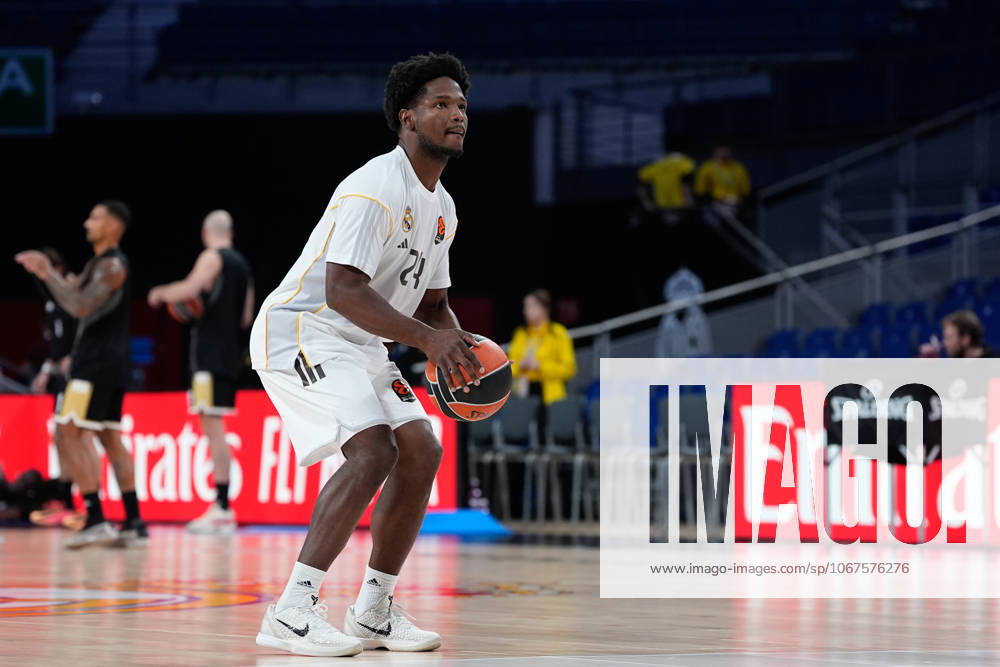 Andres Feliz of Real Madrid warms up during the Turkish Airlines Euroleague 2025 26 League Phase MD3, match played between Real Madrid and LDLC ASVEL Villeurbanne at Movistar Arena on October 09, 2025 in Madrid, Spain. Madrid Spain - ZUMAa181 20251009_zaa_a181_313