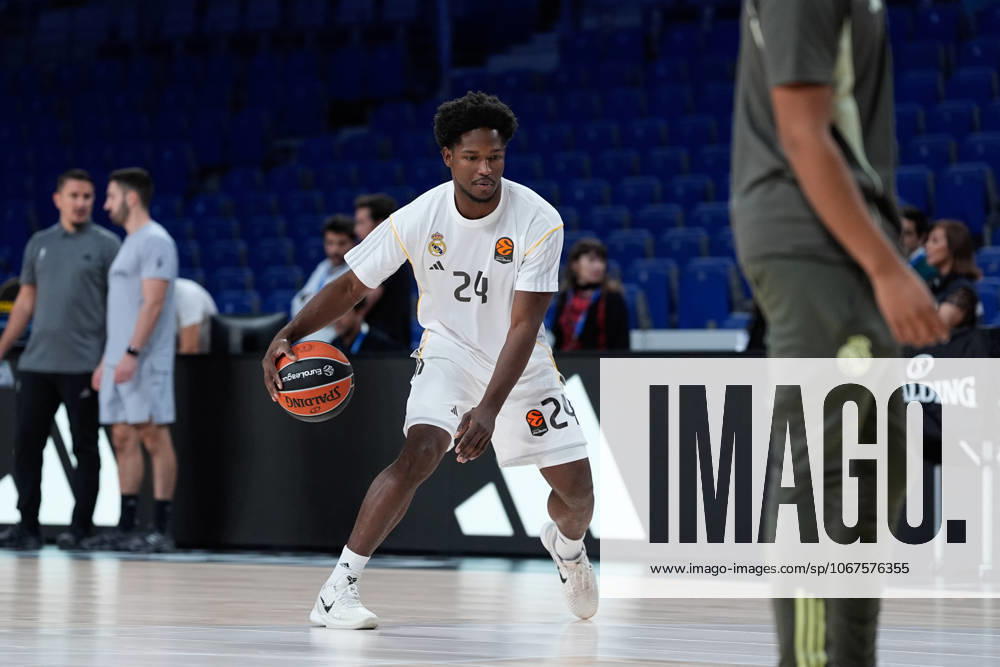Andres Feliz of Real Madrid warms up during the Turkish Airlines Euroleague 2025 26 League Phase MD3, match played between Real Madrid and LDLC ASVEL Villeurbanne at Movistar Arena on October 09, 2025 in Madrid, Spain. Madrid Spain - ZUMAa181 20251009_zaa_a181_323