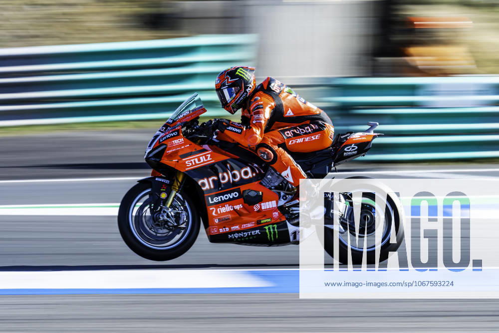 Nicolo Bulega in action during the WorldSBK Championship Free Practice at the Estoril Circuit, Portugal, on October 11, 2025. Cascais Portugal - ZUMAr200 20251010_zsp_r200_019