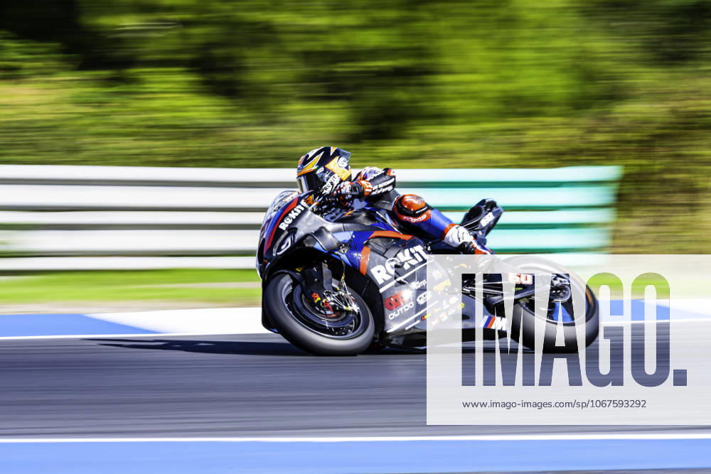Michael van der Mark in action during the WorldSBK Championship Free Practice at the Estoril Circuit, Portugal, on October 11, 2025. Cascais Portugal - ZUMAr200 20251010_zsp_r200_030