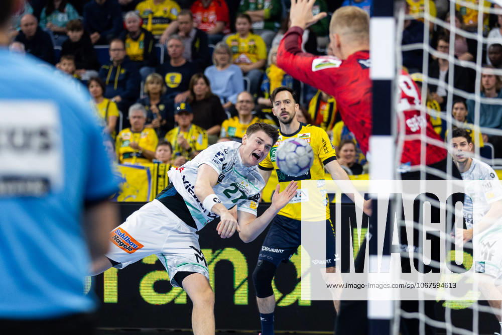 Oskar SUNNEFELDT FRISCH AUF Goeppingen, 27 scores a goal, Action, Goal throw Rhein Neckar Loewen RNL vs FRISCH AUF Goeppingen FAG , Handball, Men, Daikin Handball Bundesliga HBL , 8 Matchday, Season 2025 2026, 09 10 2025 Rhein Neckar Loewen RNL vs FRISCH AUF Goeppingen FAG , Handball, Men, Daikin Handball Bundesliga HBL , Matchday 8, Season 2025 2026, 09 10 2025 Mannheim