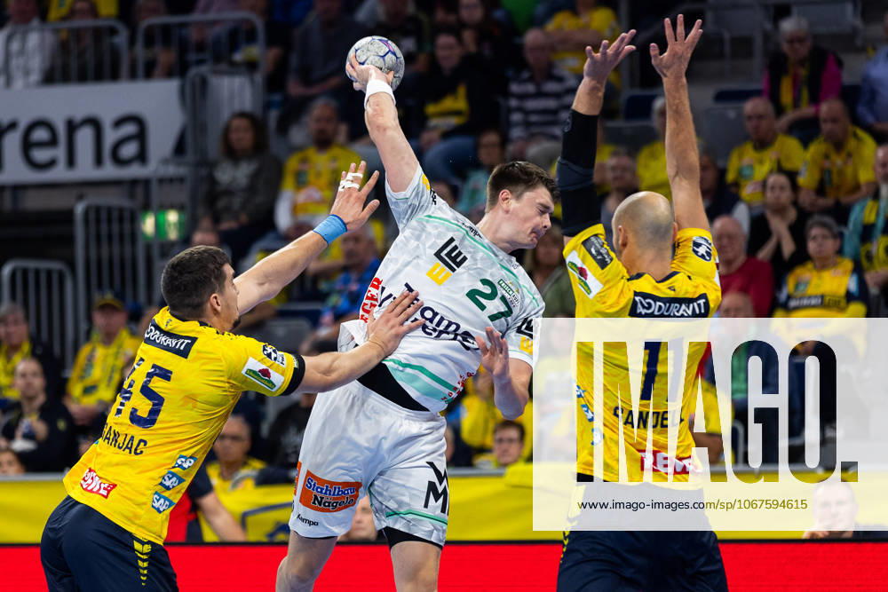 Oskar SUNNEFELDT FRISCH AUF Goeppingen, 27 scores a goal, Action, Goal throw Rhein Neckar Loewen RNL vs FRISCH AUF Goeppingen FAG , Handball, Men, Daikin Handball Bundesliga HBL , 8 Matchday, Season 2025 2026, 09 10 2025 Rhein Neckar Loewen RNL vs FRISCH AUF Goeppingen FAG , Handball, Men, Daikin Handball Bundesliga HBL , Matchday 8, Season 2025 2026, 09 10 2025 Mannheim