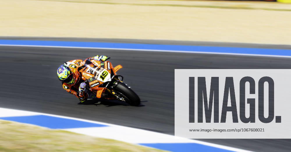 Alvaro Bautista in action during the WorldSBK Championship Free Practice at the Estoril Circuit, Portugal, on October 10, 2025. Cascais Portugal - ZUMAr200 20251010_zsp_r200_039
