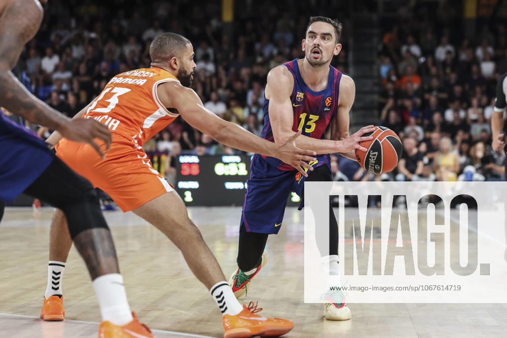 Tomas Satoransky of FC Barcelona, Barca in action during the Turkish Airlines Euroleague 2025 26 League Phase MD3, match played between FC Barcelona and Valencia Basket at Palau Blaugrana on October 10, 2025 in Barcelona, Spain. Barcelona Spain - ZUMAa181 20251010_zaa_a181_410