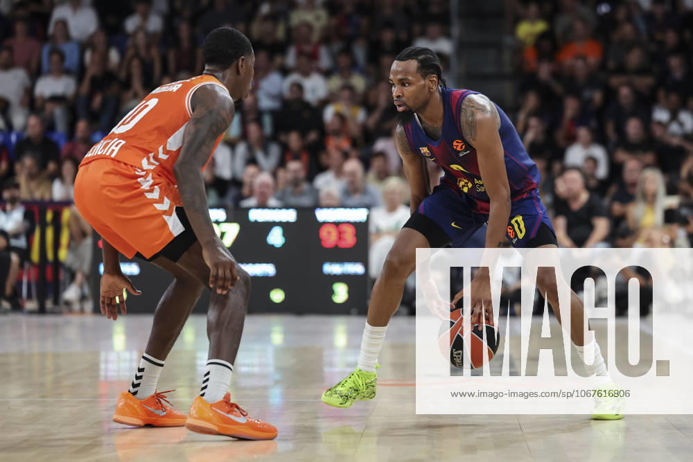 Kevin Punter of FC Barcelona, Barca in action during the Turkish Airlines Euroleague 2025 26 League Phase MD3, match played between FC Barcelona and Valencia Basket at Palau Blaugrana on October 10, 2025 in Barcelona, Spain. Barcelona Spain - ZUMAa181 20251010_zaa_a181_447