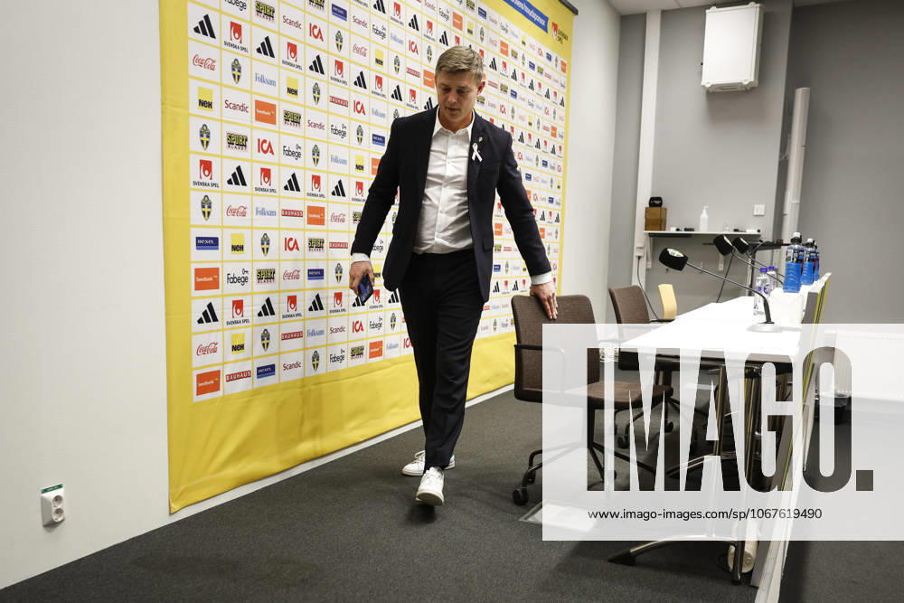 STOCKHOLM, SWEDEN 20251010 Swedish national team captain Jon Dahl Tomasson leaves a press conference after Friday s World Cup qualifying soccer match between Sweden and Switzerland at Strawberry Arena, October 10, 2025 in Stockholm, Sweden STOCKHOLM SWEDEN