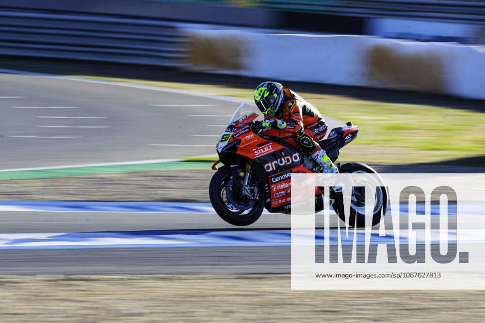 Alvaro Bautista in action during the WorldSBK Championship Free Practice 3 at the Estoril Circuit, Portugal, on October 11, 2025. Cascais Portugal - ZUMAr200 20251011_zsp_r200_007