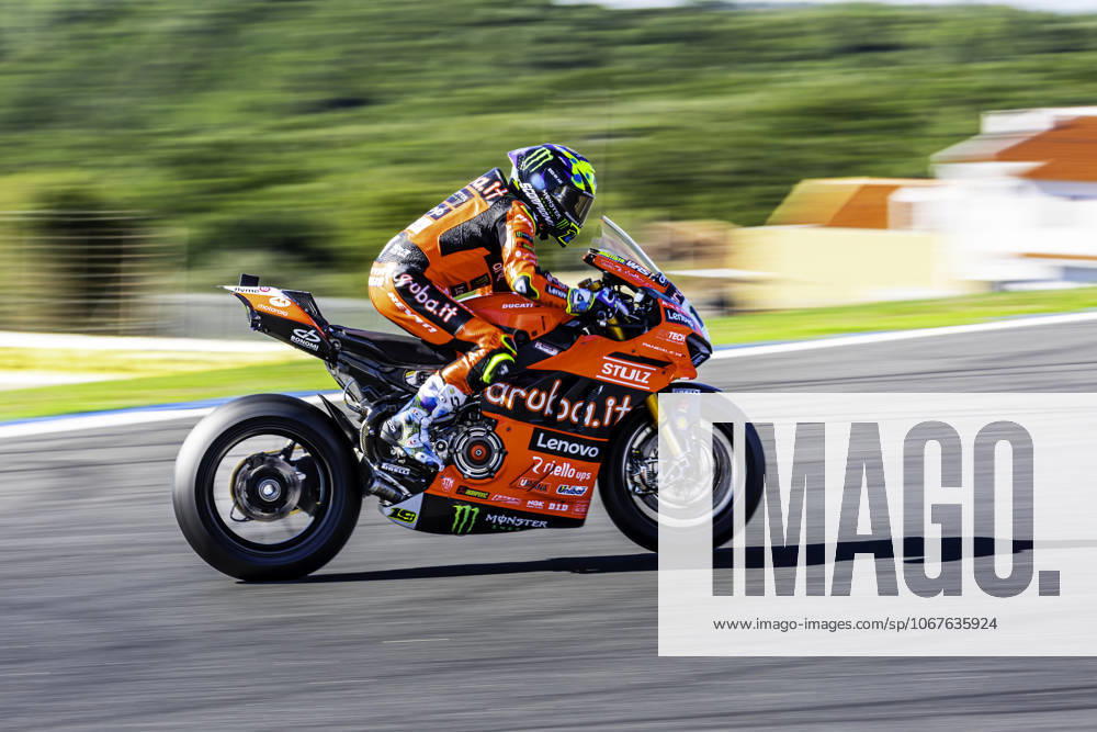 Alvaro Bautista in action during the WorldSBK Championship Tissot Superpole at the Estoril Circuit, Portugal, on October 11, 2025. Cascais Portugal - ZUMAr200 20251011_zsp_r200_026