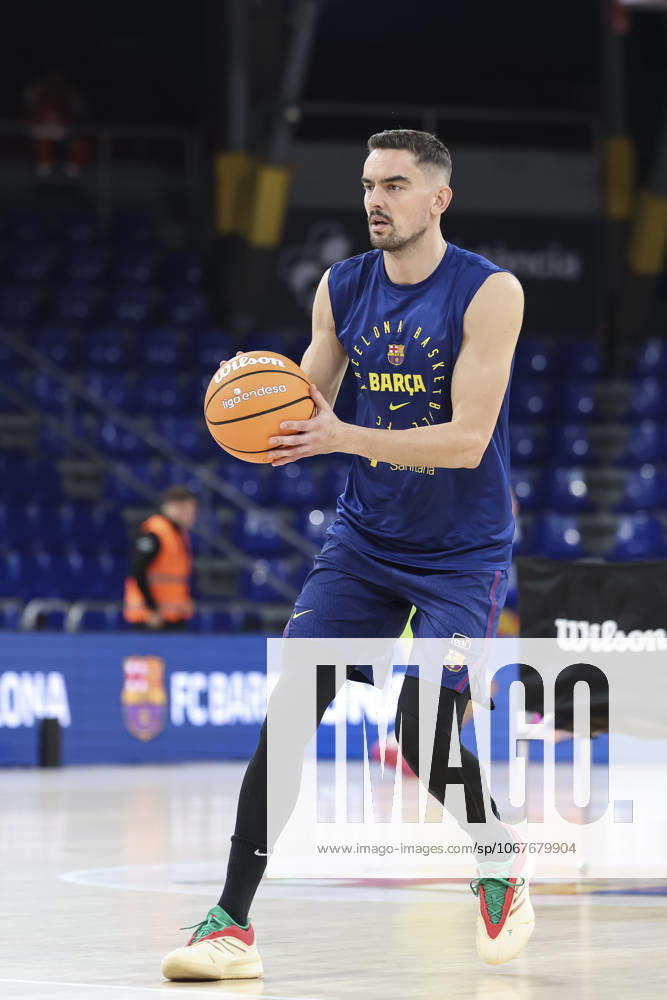 Tomas Satoransky of FC Barcelona, Barca warms up during the Spanish League, Liga ACB Endesa, basketball match played between FC Barcelona and Hiopos Lleida at Palau Blaugrana on October 12, 2025 in Barcelona, Spain. Barcelona Spain - ZUMAa181 20251012_zaa_a181_023