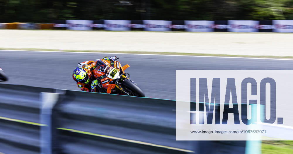 Alvaro Bautista in action during the WorldSBK Championship Tissot Superpole Race at the Estoril Circuit, Portugal, on October 12, 2025. Cascais Portugal - ZUMAr200 20251012_zsp_r200_013