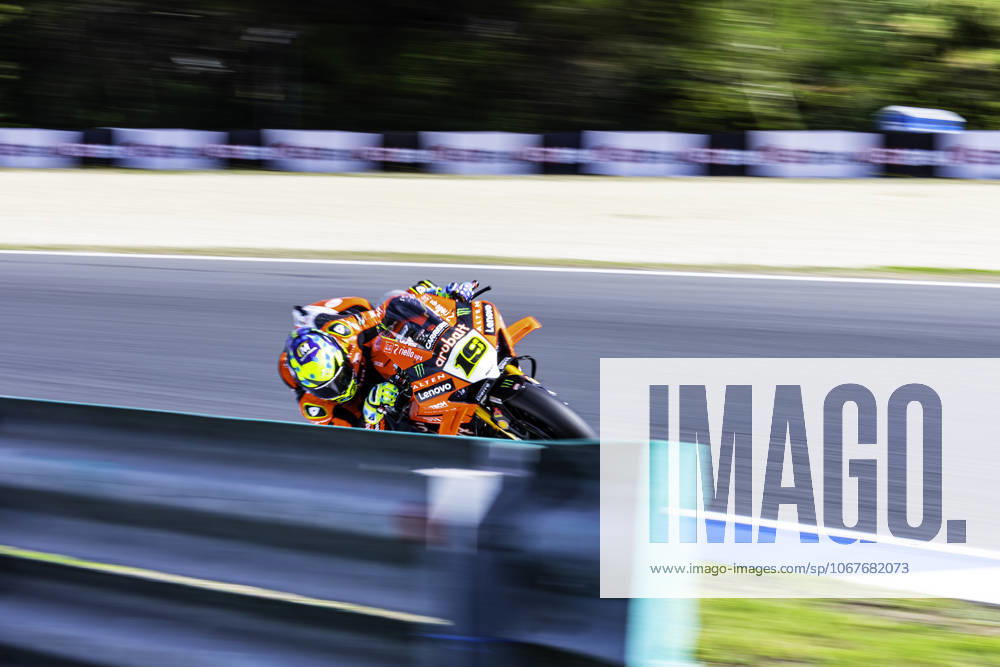 Alvaro Bautista in action during the WorldSBK Championship Tissot Superpole Race at the Estoril Circuit, Portugal, on October 12, 2025. Cascais Portugal - ZUMAr200 20251012_zsp_r200_014