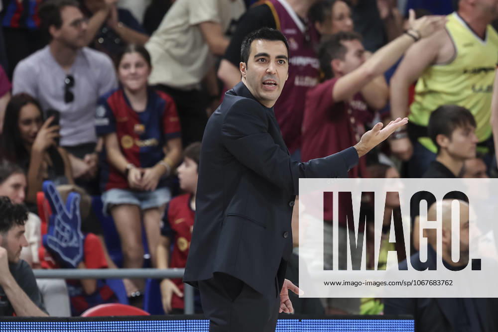 Gerard Encuentra, head coach of Hiopos Lleida, gestures during the Spanish League, Liga ACB Endesa, basketball match played between FC Barcelona, Barca and Hiopos Lleida at Palau Blaugrana on October 12, 2025 in Barcelona, Spain. Barcelona Spain - ZUMAa181 20251012_zaa_a181_149