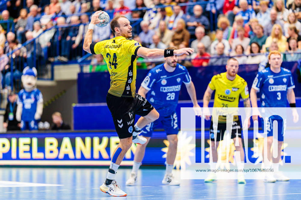 Kai Haefner TVB Stuttgart, 34 on seven-meter 7-meter throw GER, TBV Lemgo Lippe vs TVB Stuttgart, Handball, 1 Bundesliga, Matchday 8, Season 2025 2026, 12 10 2025 GER, TBV Lemgo Lippe vs TVB Stuttgart, Handball, 1 Bundesliga, Matchday 8, Season 2025 2026, 12 10 2025 Lemgo