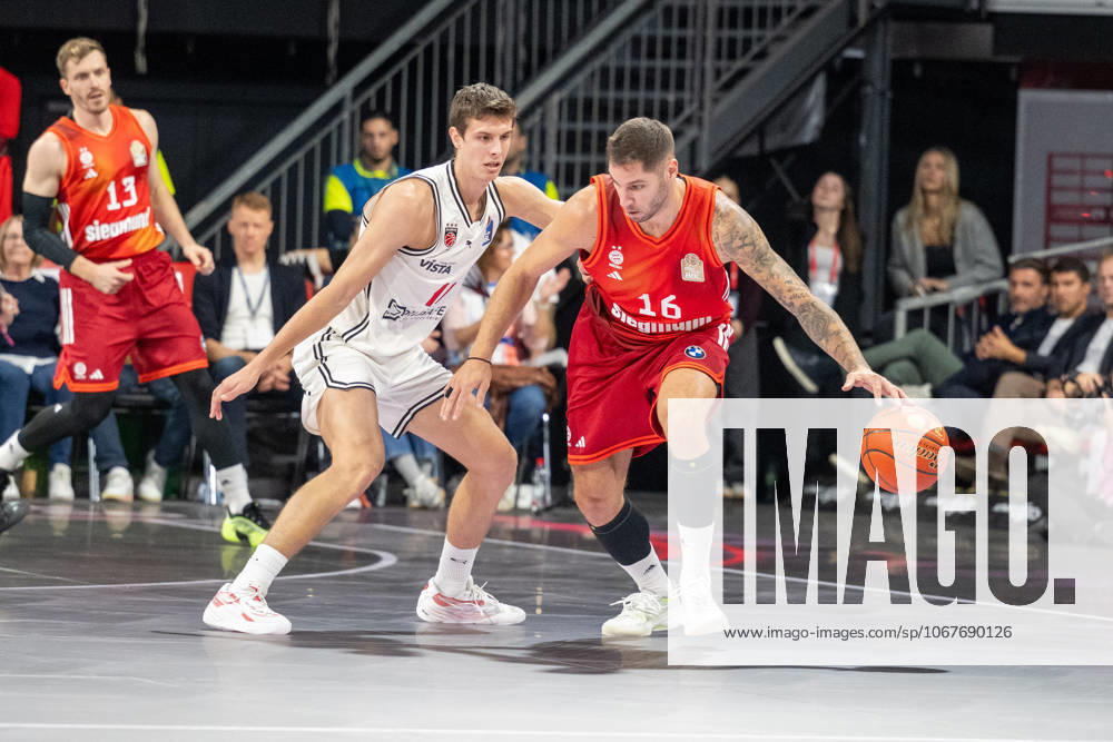 Richard Balint 11 BMA365 Bamberg Baskets in duel with Stefan Jovic 16 FC Bayern Basketball , FC Bayern Basketball vs BMA365 Bamberg Baskets, BBL, Matchday 4, 12 10 2025 Munich Bavaria Germany