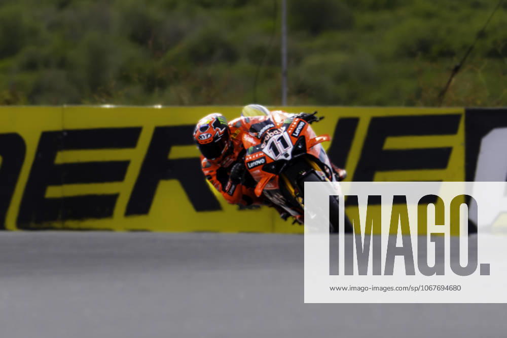 Nicolo Bulega in action during the WorldSBK Championship Race 2 at the Estoril Circuit, Portugal, on October 12, 2025. Cascais Portugal - ZUMAr200 20251012_zsp_r200_035
