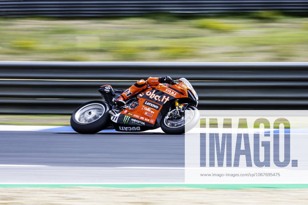 Nicolo Bulega in action during the WorldSBK Championship Race 2 at the Estoril Circuit, Portugal, on October 12, 2025. Cascais Portugal - ZUMAr200 20251012_zsp_r200_054