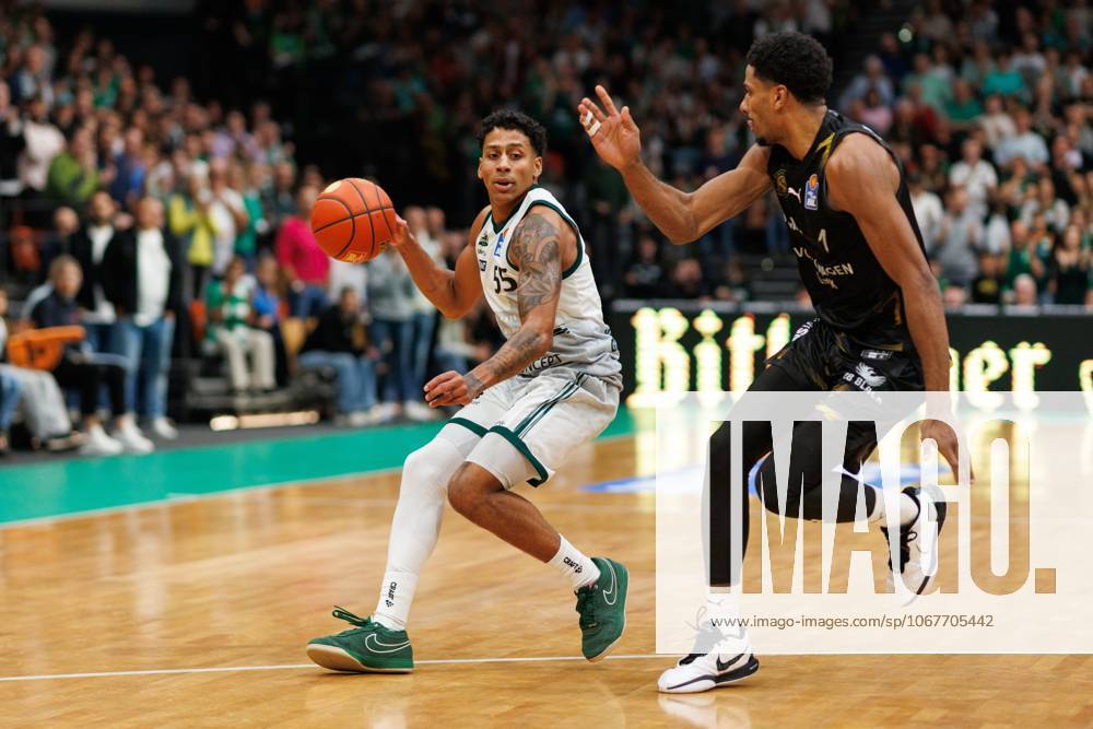 Eli Brooks Gladiators Trier in a duel with David N Guessan Basketball Loewen Braunschweig , Vet Concept Gladiators Trier vs Basketball Loewen Braunschweig, Basketball, easyCredit BBL, Matchday 4, Season 2025 2026, 12 10 2025 Vet Concept Gladiators Trier vs Basketball Loewen Braunschweig, Basketball, easyCredit BBL, Matchday 4, Season 2025 2026
