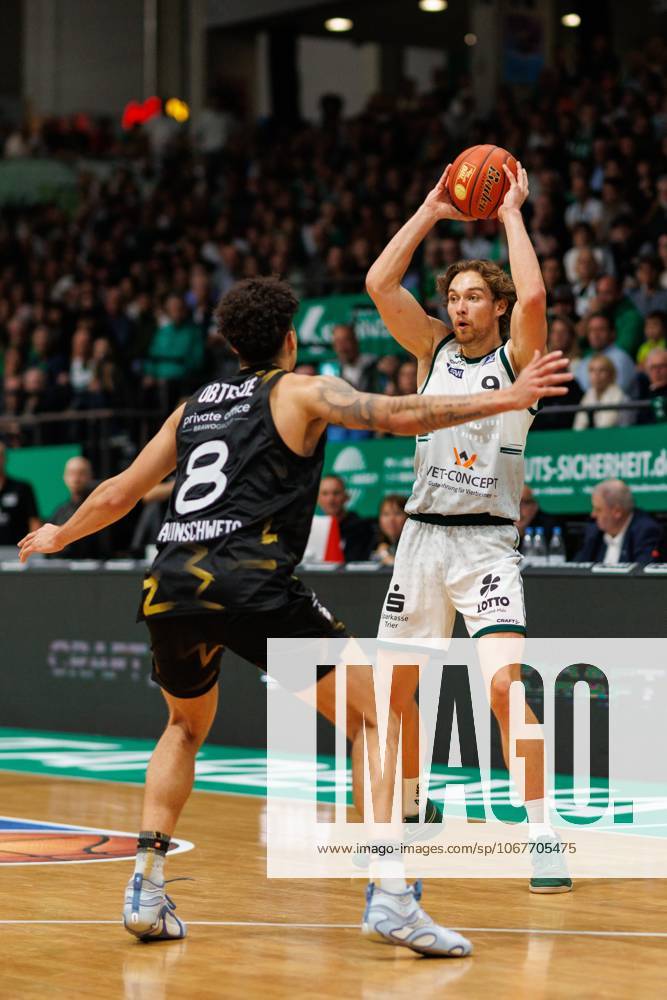 Marco Hollersbacher Gladiators Trier in a duel with Joshua Obiesie Basketball Loewen Braunschweig , Vet Concept Gladiators Trier vs Basketball Loewen Braunschweig, Basketball, easyCredit BBL, Matchday 4, Season 2025 2026, 12 10 2025 Vet Concept Gladiators Trier vs Basketball Loewen Braunschweig, Basketball, easyCredit BBL, Matchday 4, Season 2025 2026