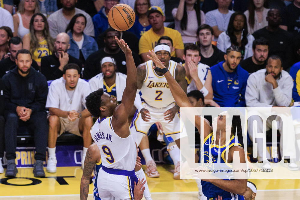 Bronny James 9 of the Los Angeles Lakers puts a shot over Trayce Jackson-Davis 32 of the Golden State Warriors during their preseason NBA, Basketball Herren, USA game on Sunday October 12, 2025 at Crypto.com Arena in Los Angeles, California. Lakers defeat Warriors, 126-116. JAVIER ROJAS PI Los Angeles USA - ZUMAp124 20251012_zaa_p124_073
