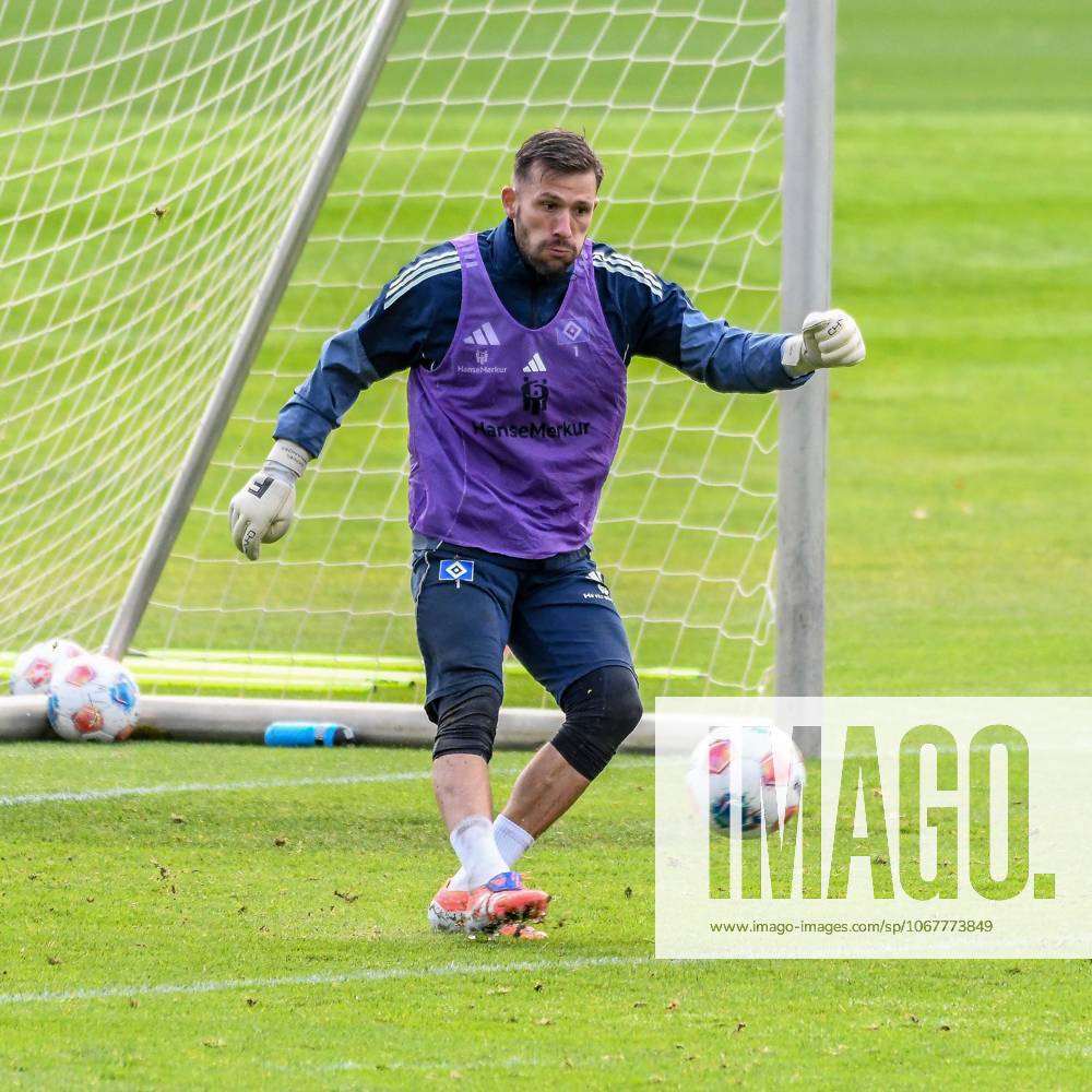 Heuer Fernandes Daniel HSV on the ball Germany , Hamburg , Volksparkstadion , Training ground soccer , 1 Bundesliga , Training of Hamburger SV