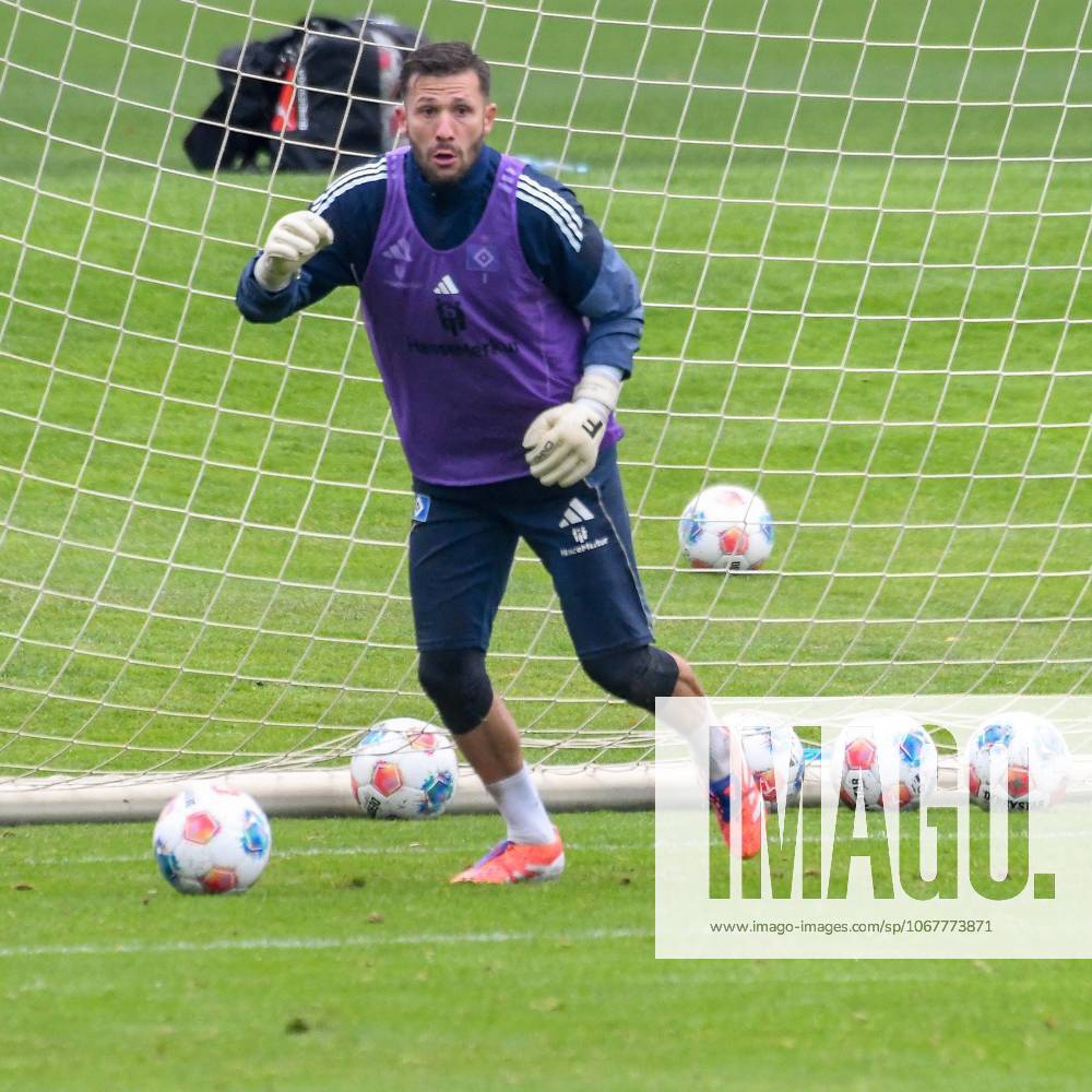 Heuer Fernandes Daniel HSV on the ball Germany , Hamburg , Volksparkstadion , Training ground soccer , 1 Bundesliga , Training of Hamburger SV