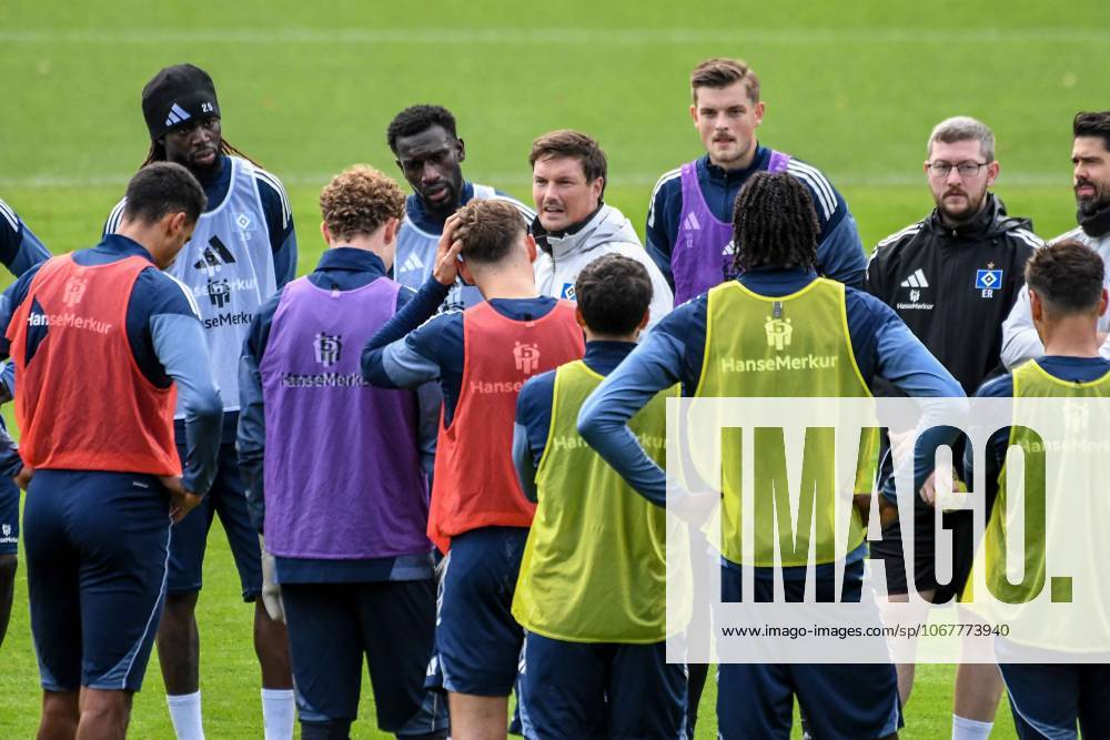 Team coach Merlin Polzin speaks to the team HSV Germany , Hamburg , Volksparkstadion , Training ground soccer , 1 Bundesliga , Training of Hamburger SV