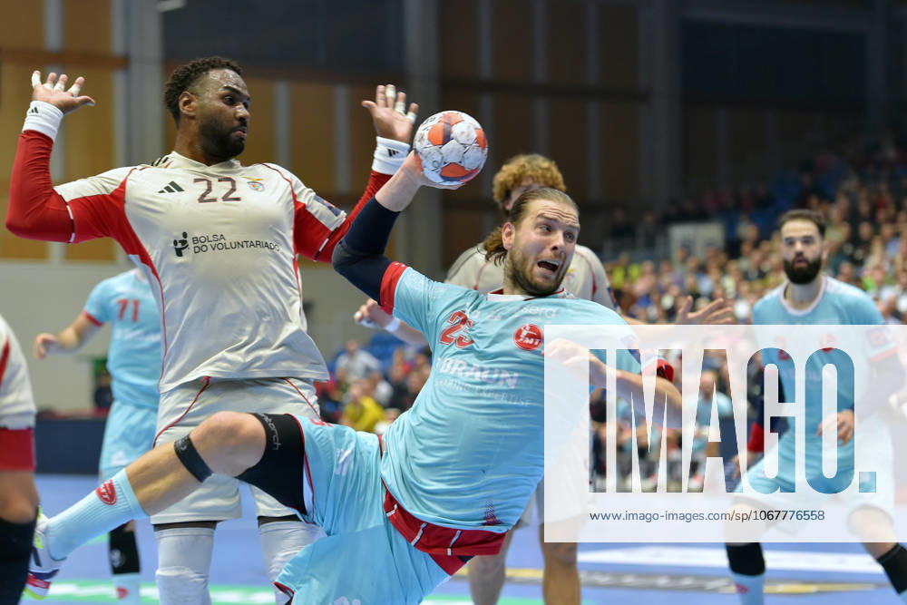 Olle Forsell Schefvert MT Melsungen 25 on throw , Alexis Borges SL Benfica Lisbon 22 L , Ruben Marchan MT Melsungen 2 R , GER, MT Melsungen SL Benfica Lisbon POR l, Handball, EHF European League Maenner, Group Matches, Season 2025 2026, 14 10 2025, GER, MT Melsungen SL Benfica Lisbon, Handball, EHF Maenner, Group Matches, Season 2025 2026, 14 10 2025 Kassel