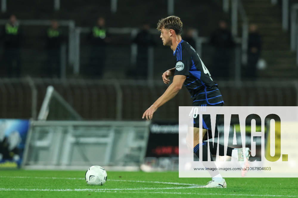 Sport, Football, FVN Niederrheinpokal Season 2025 2026 Round of 16 KFC Uerdingen MSV Duisburg 15 10 2025, Grotenburg Stadion Ben Schlicke MSV Duisburg, 40 Krefeld Grotenburg Stadion North Rhine-Westphalia Germany