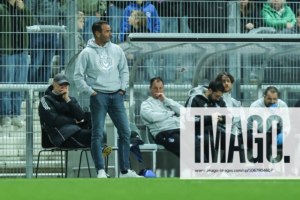 Sport, Football, FVN Niederrheinpokal Season 2025 2026 Round of 16 KFC Uerdingen MSV Duisburg 15 10 2025, Grotenburg Stadium Dietmar Hirsch Head Coach, MSV Duisburg Krefeld Grotenburg Stadium North Rhine-Westphalia Germany