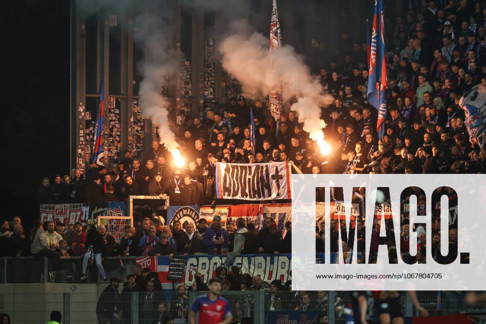 Sport, Football, FVN Niederrheinpokal Season 2025 2026 Round of 16 KFC Uerdingen MSV Duisburg 15 10 2025, Grotenburg Stadium Fans KFC Uerdingen ignite pyro Krefeld Grotenburg Stadium North Rhine-Westphalia Germany