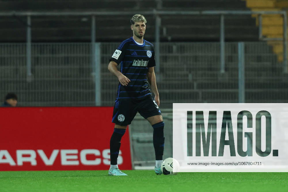 Sport, Football, FVN Niederrheinpokal Season 2025 2026 Round of 16 KFC Uerdingen MSV Duisburg 15 10 2025, Grotenburg Stadion Tobias Fleckstein MSV Duisburg, 5 Krefeld Grotenburg Stadion North Rhine-Westphalia Germany
