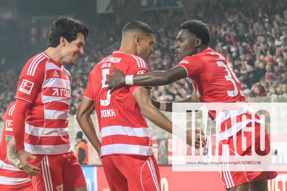 In the picture v l goal, hit, jubilation, goal celebration, joy, enthusiasm, celebrates, after 1 0 by Danilho Doekhi 1 FC Union , GER, Berlin, 1 FC Union Berlin vs Borussia Moenchengladbach, 1 Bundesliga, football, DFB, season 2025 2026, Alte Foersterei, matchday, DFB DFL REGULATIONS PROHIBIT ANY USE OF PHOTOGRAPHS AS IMAGE SEQUENCES AND OR QUASI VIDEO, 17 10 25,