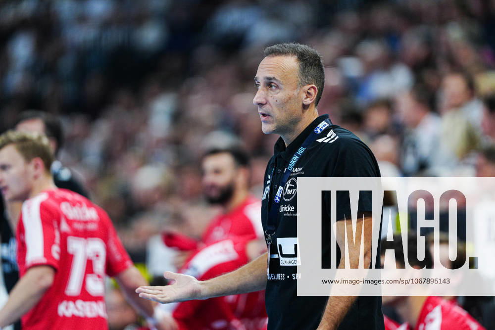 Roberto Garcia Parrondo MT Melsungen, Coach GER, THW Kiel vs MT Melsungen, Handball, 1 Bundesliga, Matchday 09, Season 2025 2026, 18 10 2025 GER, THW Kiel vs MT Melsungen, Handball, 1 Bundesliga, Matchday 09, Season 2025 2026, 18 10 2025 Kiel