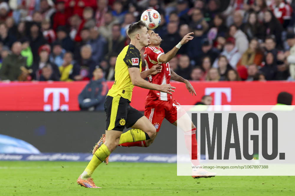Nico Schlotterbeck (Borussia Dortmund) und Luis Diaz (FC Bayern Muenchen) kaempfen um den Ball, Bundesliga, FC Bayern München v Borussia Dortmund, Allianz Arena am 18. October 2025 in München, Deutschland. (Foto von Marco Steinbrenner DeFodi Images) Nico Schlotterbeck (Borussia Dortmund) und Luis Diaz (FC Bayern Muenchen) battle for the ball, Bundesliga, FC Bayern München v Borussia Dortmund, Allianz Arena, October 18, 2025 in München, Germany. (Photo by Marco Steinbrenner DeFodi Images) DFL regulations prohibit any use of photographs as image sequences and or quasi-video. Nico Schlotterbeck Borussia Dortmund and Luis Diaz FC Bayern Muenchen battle for the ball, Bundesliga, FC Bayern München v Borussia Dortmund, Allianz Arena, October 18, 2025 in Munich, Germany Photo by Marco Steinbrenner DeFodi Images Nico Schlotterbeck Borussia Dortmund and Luis Diaz FC Bayern Muenchen battle for the ball, Bundesliga, FC Bayern München v Borussia Dortmund, Allianz Arena, October 18, 2025 in München, Germany Photo by Marco Steinbrenner DeFodi Images DFL regulations prohibit any use of photographs as image sequences and or quasi video