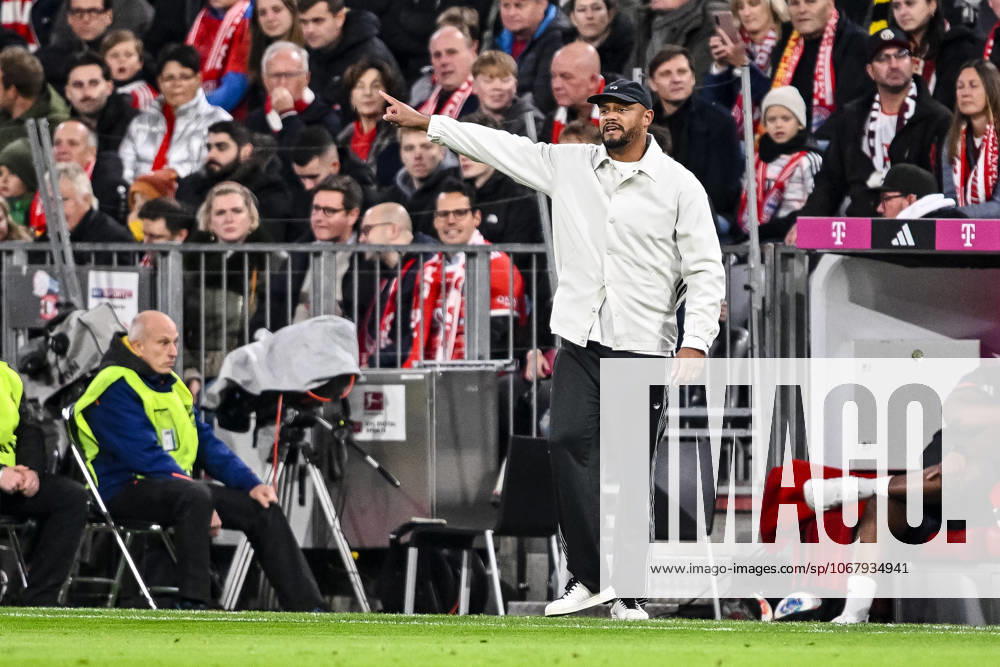 Trainer Vincent Kompany (Bayern München) gestikuliert, gestik waehrend des spiels der Bundesliga zwischen FC Bayern München und Borussia Dortmund, Allianz Arena am 18. October 2025 in München, Deutschland. (Foto von Harry Langer DeFodi Images) +++ Trainer Vincent Kompany (Bayern München) gestures during the Bundesliga match between FC Bayern München and Borussia Dortmund at Allianz Arena on October 18, 2025 in München, Germany. (Photo by Harry Langer DeFodi Images) DFL regulations prohibit any use of photographs as image sequences and or quasi-video. (Photo by Harry Langer DeFodi Images) DFL regulations prohibit any use of photographs as image sequences and or quasi-video. Coach Vincent Kompany Bayern Munich gestures, gestures during the Bundesliga match between FC Bayern Munich and Borussia Dortmund, Allianz Arena on October 18, 2025 in Munich, Germany Photo by Harry Langer DeFodi Images Trainer Vincent Kompany Bayern Munich gestures during the Bundesliga match between FC Bayern Munich and Borussia Dortmund at Allianz Arena on October 18, 2025 in München, Germany Photo by Harry Langer DeFodi Images DFL regulations prohibit any use of photographs as image sequences and or quasi video Photo by Harry Langer DeFodi Images DFL regulations prohibit any use of photographs as image sequences and or quasi video