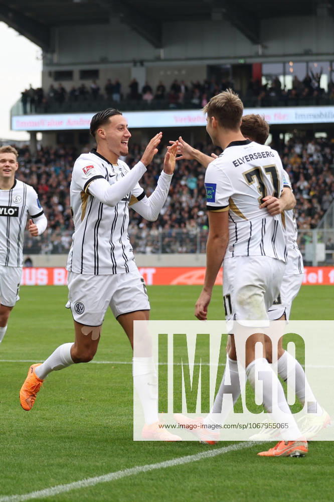Fußball 2 Bundesliga, SV Elversberg SpVgg Greuther Fuerth v l Torjubel nach dem Tor zum celebrating the goal celebrate 2 0 durch Younes Ebnoutalib SV 07 Elversberg Elversberg