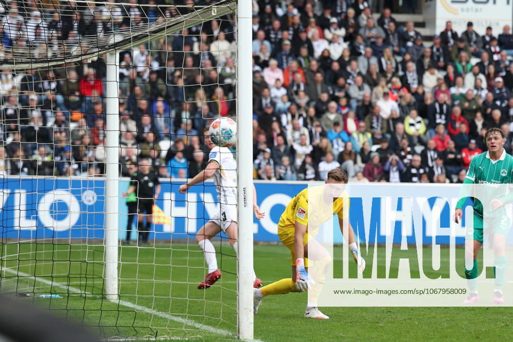 Soccer 2 Bundesliga, SV Elversberg SpVgg Greuther Fuerth v l Goal shot to 6 0 by Florian Le Joncour SV 07 Elversberg Pelle Boevink SpVgg Greuther Fuerth Elversberg
