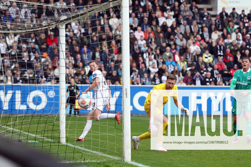 Soccer 2 Bundesliga, SV Elversberg SpVgg Greuther Fuerth v l Goal shot to 6 0 by Florian Le Joncour SV 07 Elversberg Pelle Boevink SpVgg Greuther Fuerth Elversberg