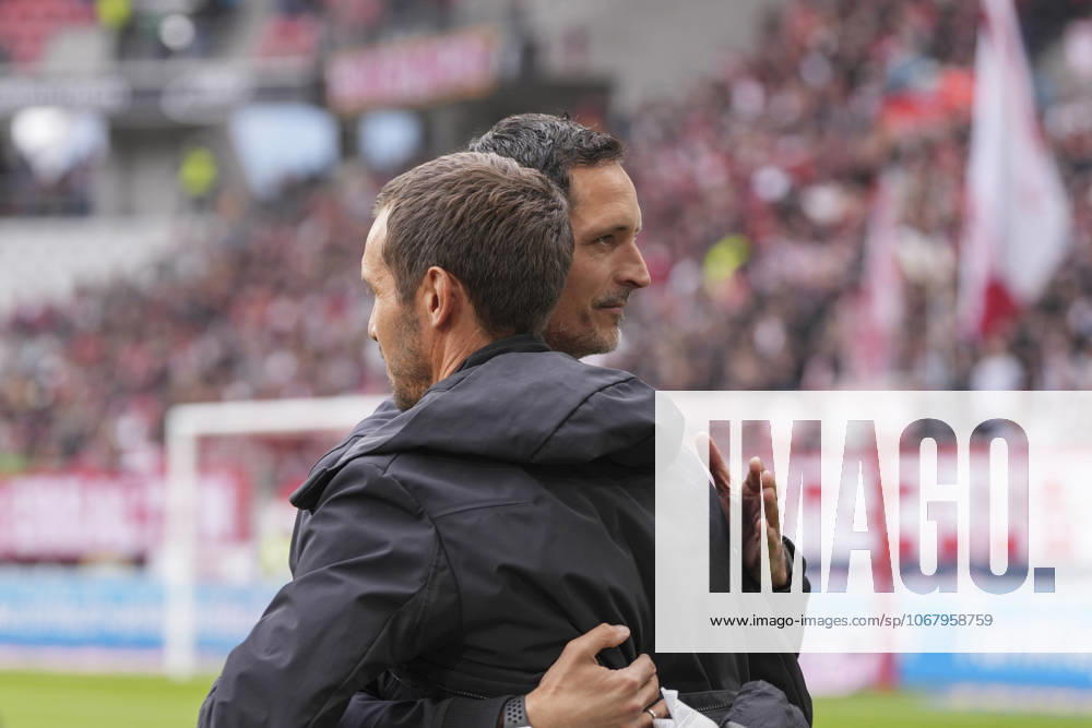 Julian Schuster SC Freiburg, Coach and Dino Toppmöller Dino Toppmoeller Eintracht Frankfurt, Coach , Germany, Football, 1 Bundesliga, 7 Matchday, 2025 2026, SC Freiburg vs Eintracht Frankfurt, 19 10 2025, Europa Park Stadion, Freiburg, Germany DFL REGULATIONS PROHIBIT ANY USE OF PHOTOGRAPHS AS IMAGE SEQUENCES AND OR QUASI VIDEO Freiburg Europa Park Stadion Baden Württemberg Germany