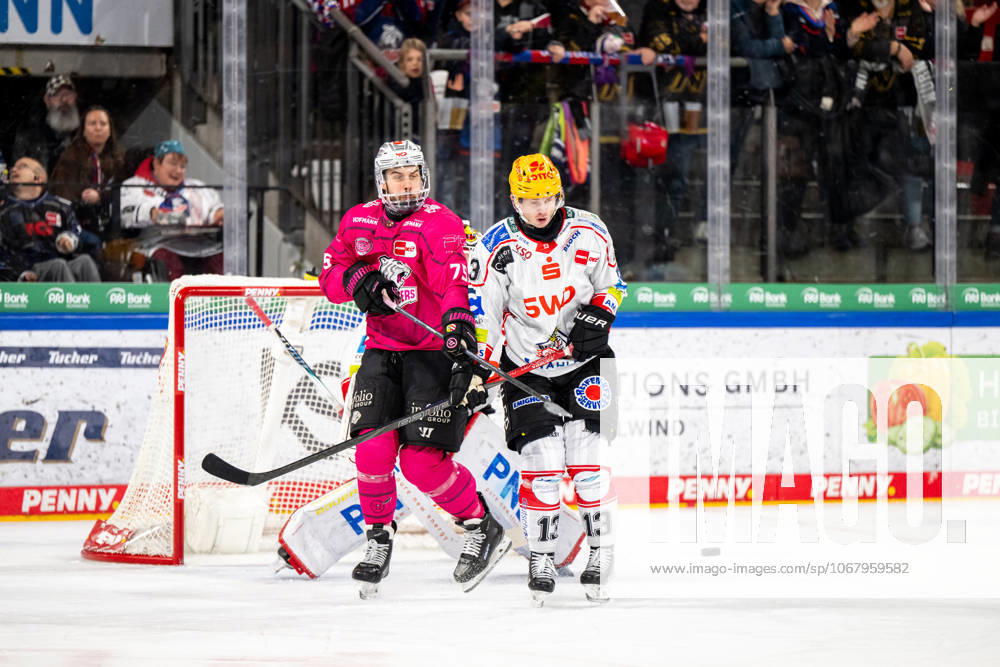Samuel Dove McFalls 75, Nuernberg Ice Tigers, NIT Ziga Jeglic 13, Fischtown Pinguins Bremerhaven, BHV , Nuernberg Ice Tigers vs Fischtown Pinguins Bremerhaven, Ice Hockey, Penny DEL, Matchday 12, 19 10 2025, Nuernberg Ice Tigers vs Fischtown Pinguins Bremerhaven, Ice Hockey, Penny DEL, Matchday 12