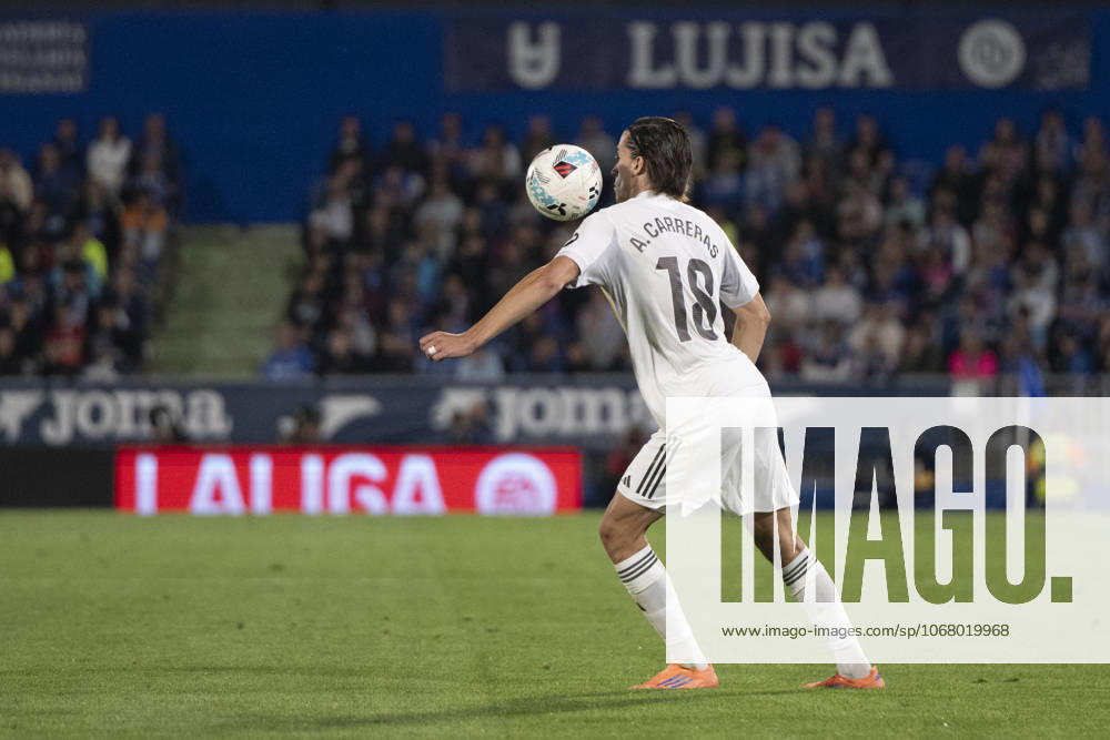 ALVARO CARRERAS of Real Madrid CF controls the ball during the match belonging to the 25 26 season of La Liga EA soccer â€oe GETAFE CF vs. REAL MADRID CF †held on October 19, 2025, at the Coliseum Stadiumo, Madrid, Spain. Madrid Spain - ZUMAc312 20251020_zsp_c312_195
